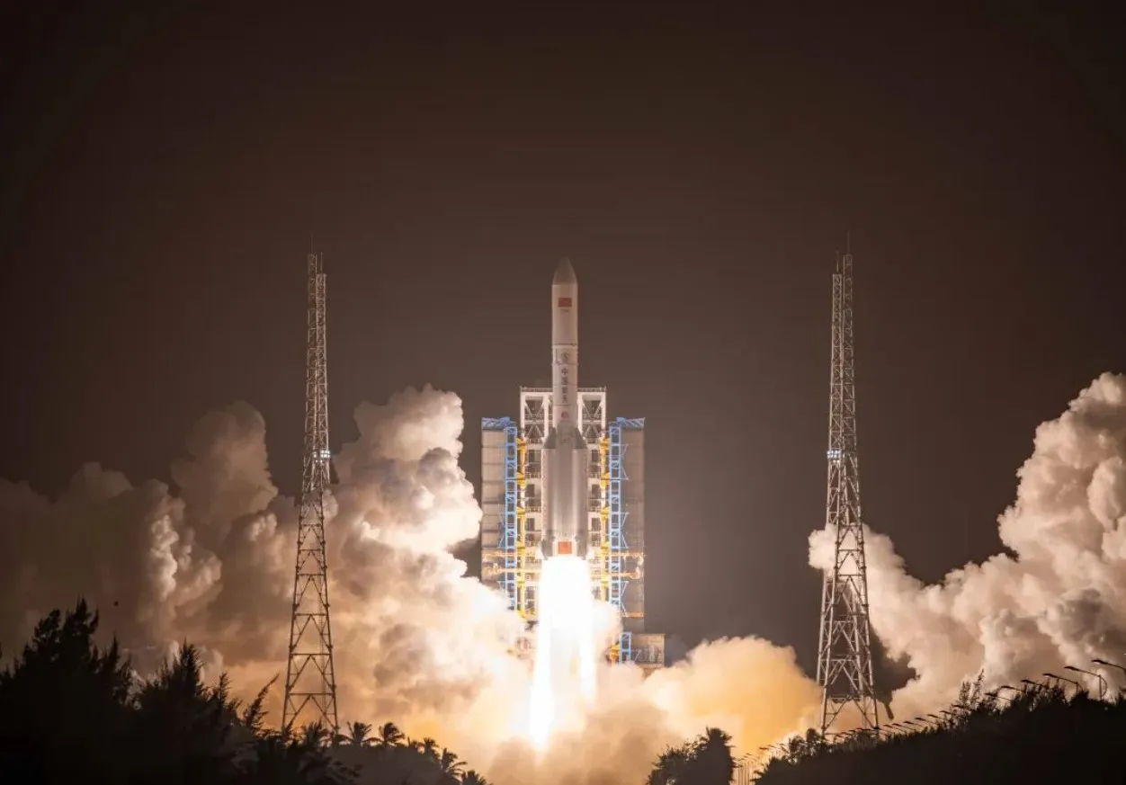 The sixth Long March 5 lifts off from Wenchang, Dec. 15, sending Yaogan-41 into GTO. Credit: Ourspace